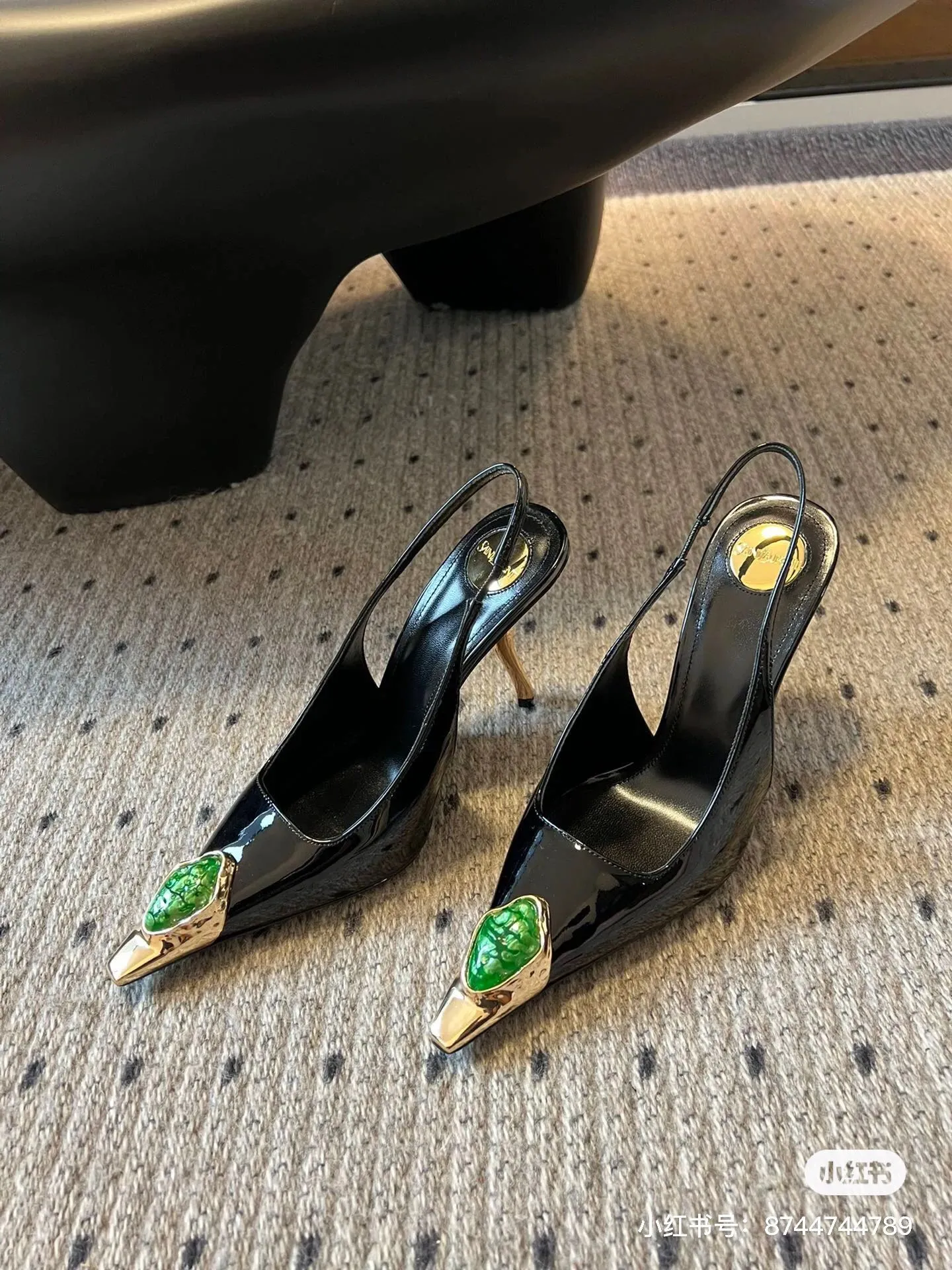 👟👟Ex-factory price 560👟👟 Yves Saint Laurent YSL jewelry high-heeled back sandals Yves Saint Laurent YSL catwalk jewelry high-heeled back sandals Full of jewelery and super gorgeous texture, perfect for banquets or cocktail parties! Heel height: 10.5cm 35-40